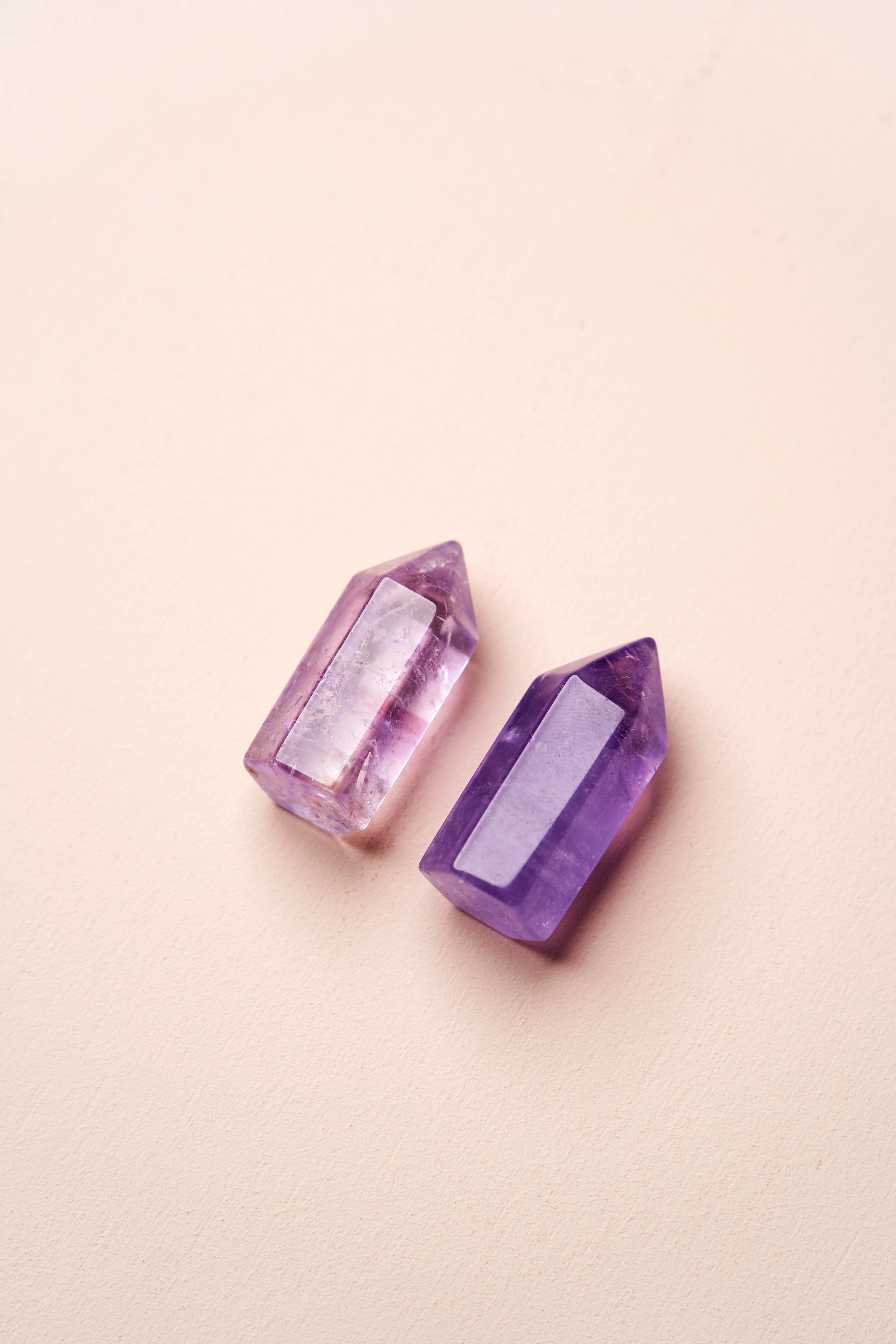 Amethyst: Stillness, Focus, and Mental Clarity in Everyday Life